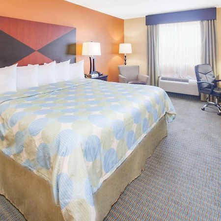 Days Inn & Suites By Wyndham Russellville Exteriér fotografie