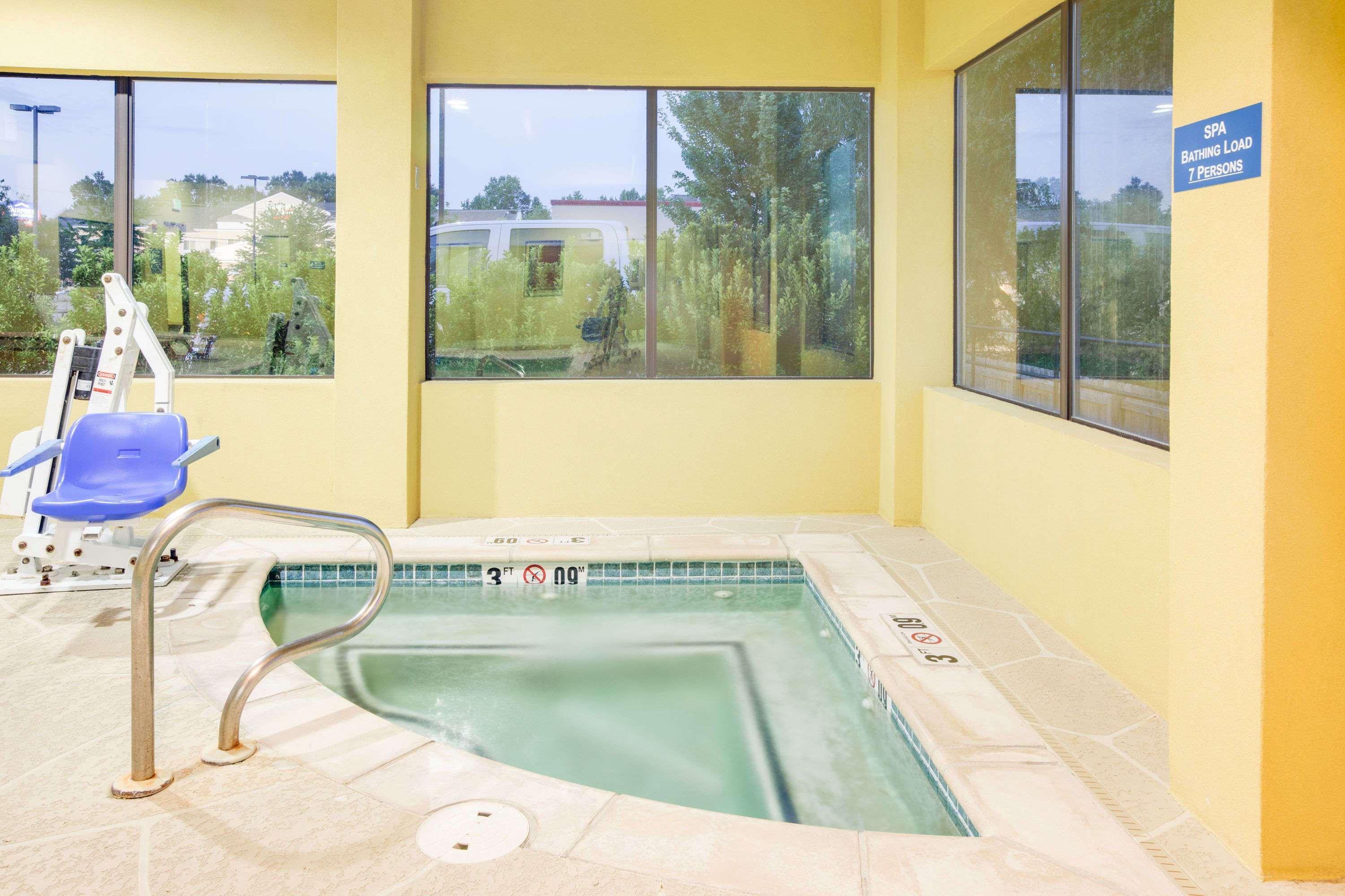 Days Inn & Suites By Wyndham Russellville Exteriér fotografie