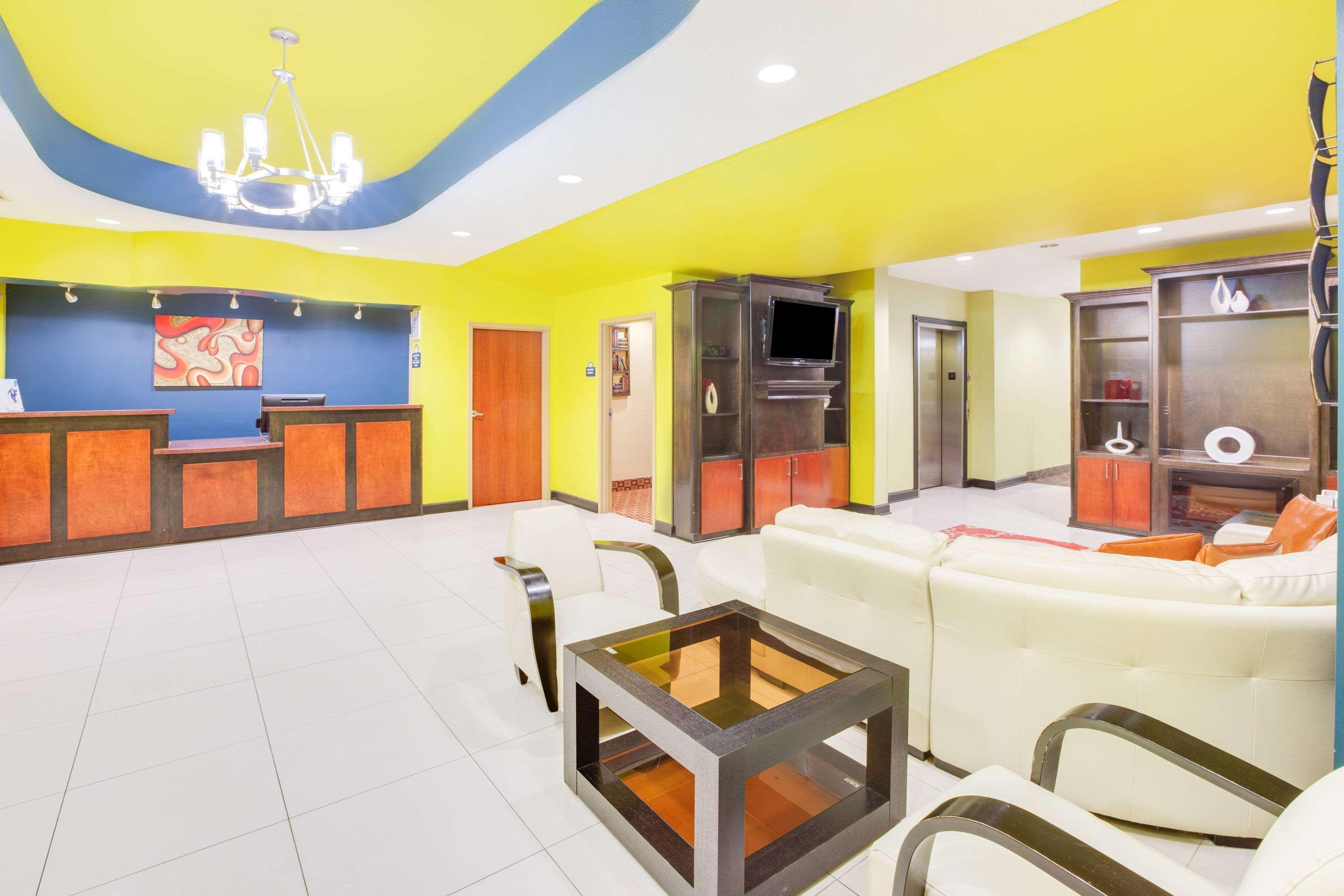Days Inn & Suites By Wyndham Russellville Exteriér fotografie