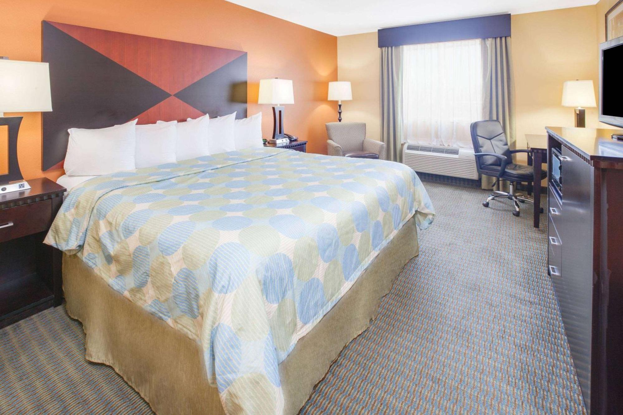 Days Inn & Suites By Wyndham Russellville Exteriér fotografie