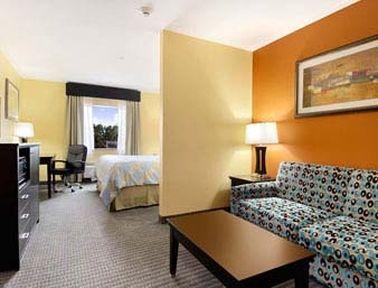 Days Inn & Suites By Wyndham Russellville Pokoj fotografie